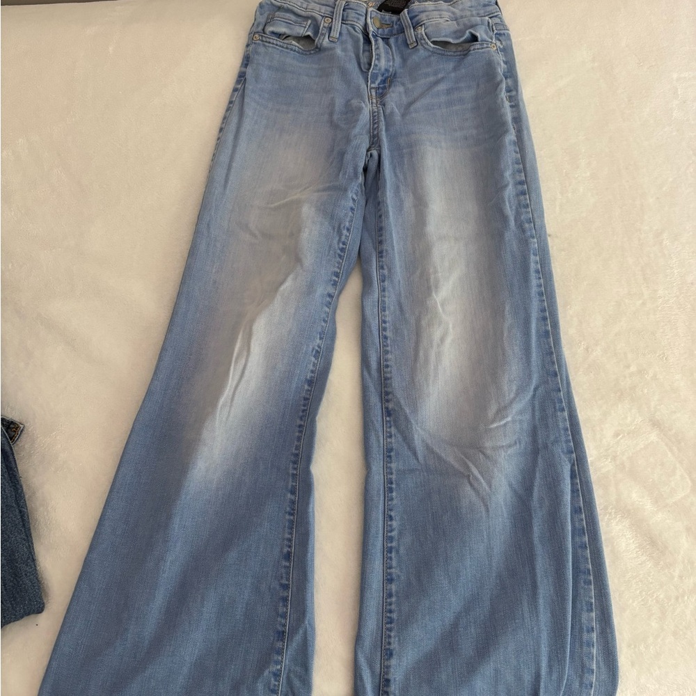 Women's Light Blue Wide-Leg Jeans